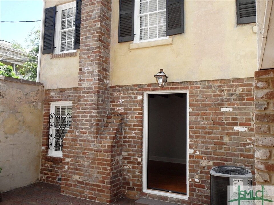 113 W Gaston St in Savannah, GA - Foto de edificio