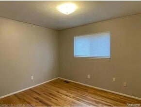 467 S Marie St in Westland, MI - Foto de edificio - Building Photo