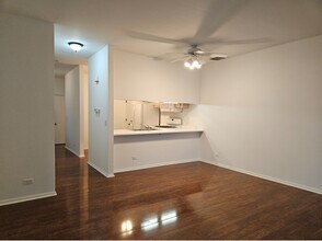 519 Woodcrest Dr in Mundelein, IL - Building Photo - Building Photo
