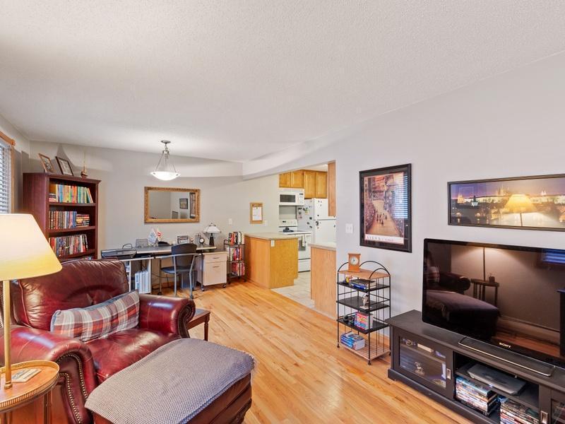 391 Grand Ave in St. Paul, MN - Building Photo