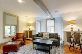 300 Broadway in Newport, RI - Building Photo - Building Photo