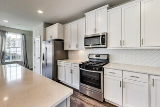 2530 Lanham Hill Cir in Upper Marlboro, MD - Building Photo - Building Photo