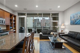 301 Fifth Ave, Unit 511 in Pittsburgh, PA - Building Photo - Building Photo