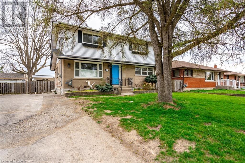 51 Grandfield St in Hamilton, ON - Building Photo