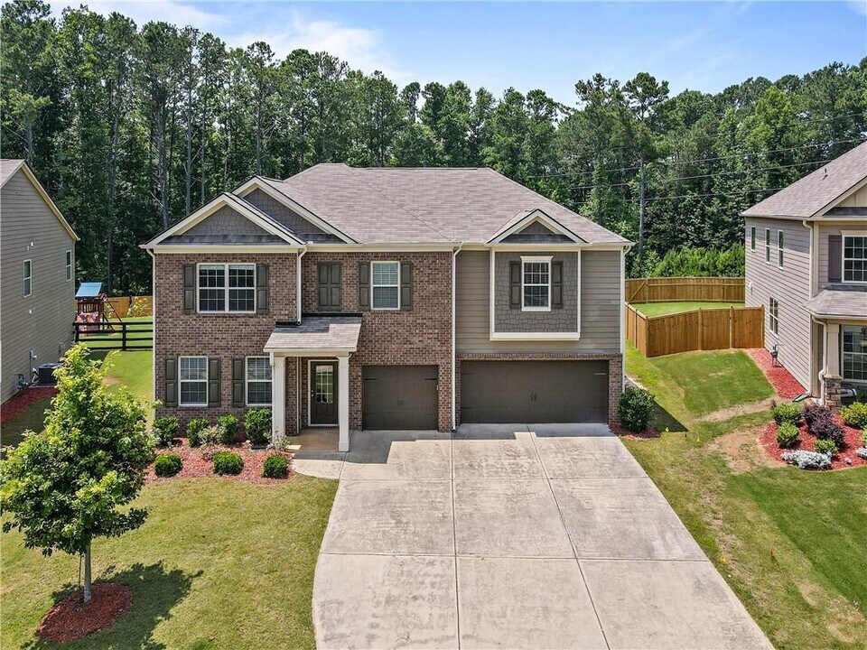6325 Pine Bluff Dr in Cumming, GA - Building Photo