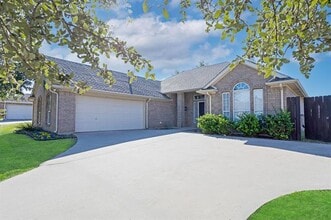 204 Cory Ct in Krum, TX - Building Photo - Building Photo