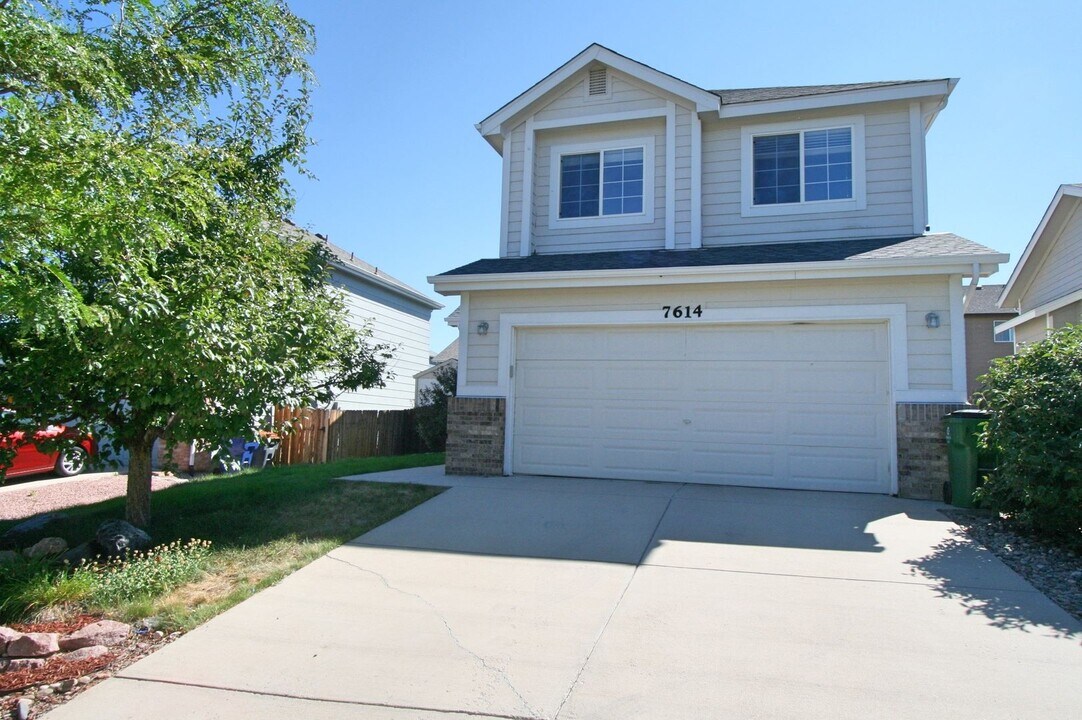 7614 Stormy Way in Colorado Springs, CO - Building Photo