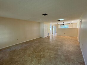 3966 Oakhurst Blvd in Sarasota, FL - Building Photo - Building Photo