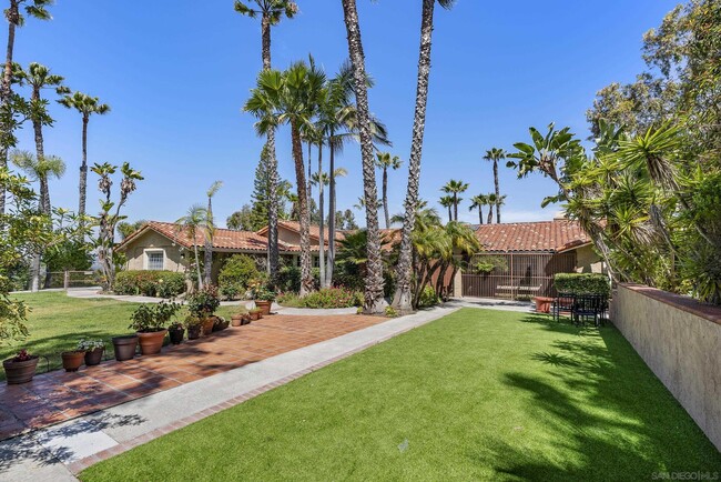 6518 Monte Fuego in Rancho Santa Fe, CA - Foto de edificio - Building Photo