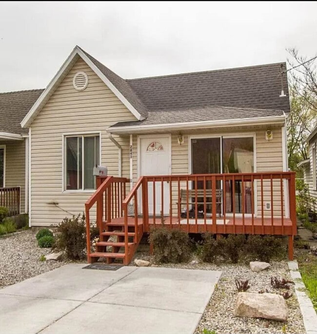 property at 2843 Grant Ave