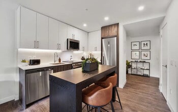 Bell Tower Residences in Mississauga, ON - Building Photo - Building Photo
