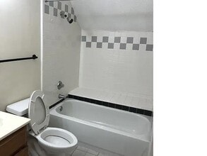 9815 Walnut St, Unit H102 in Dallas, TX - Building Photo - Building Photo