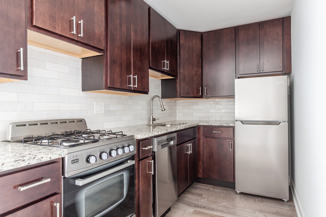 454 W Barry Ave, Unit B in Chicago, IL - Building Photo