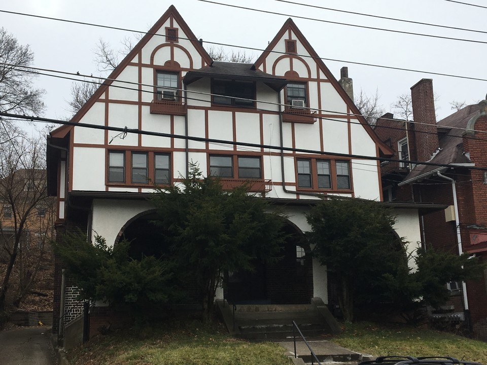 5856 Darlington Rd in Pittsburgh, PA - Building Photo