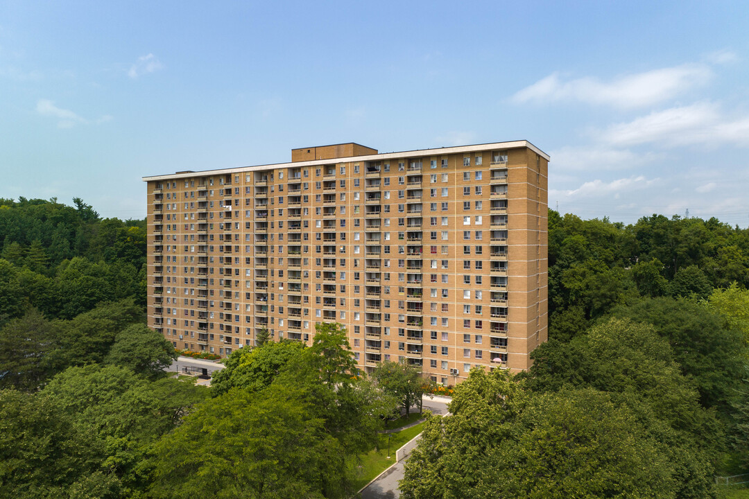 Mornelle Apartments in Toronto, ON - Building Photo