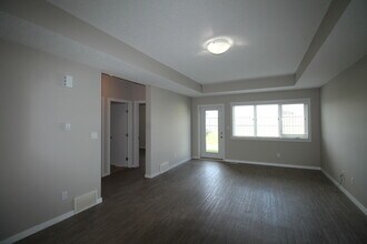 3938 Claxton Loop SW in Edmonton, AB - Building Photo - Building Photo