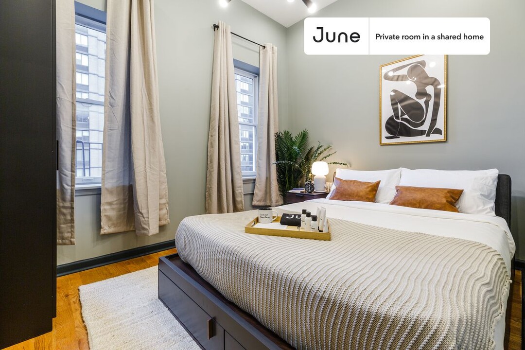Private bedroom in 3 bed/1 bath Home in New York, NY - Building Photo