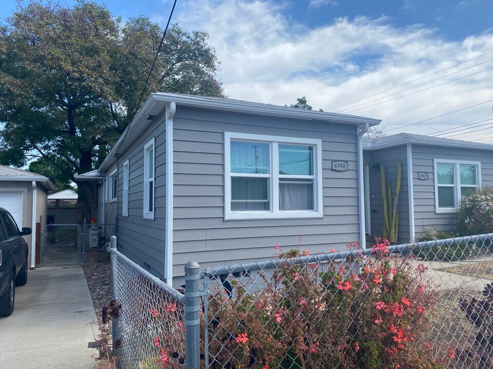 6980 Adams Ave in La Mesa, CA - Building Photo