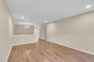 6 Ardmore Pl in East Brunswick, NJ - Building Photo - Building Photo