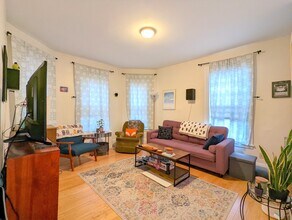 21 Thorndike St in Somerville, MA - Foto de edificio - Building Photo