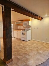 309 NE Graham St, Unit B in Portland, OR - Foto de edificio - Building Photo