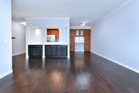 14115 Moorpark St, Unit 105 in Sherman Oaks, CA - Building Photo - Building Photo