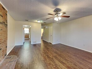 930 Southmoor Dr in Arlington, TX - Building Photo - Building Photo