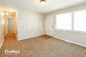 7405 E 49th St in Kansas City, MO - Building Photo - Building Photo