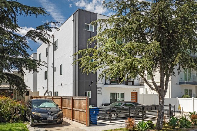 2823 Virginia Rd in Los Angeles, CA - Foto de edificio - Building Photo