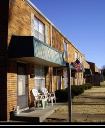 Vescovo Townhomes in St. Louis, MO - Foto de edificio - Building Photo