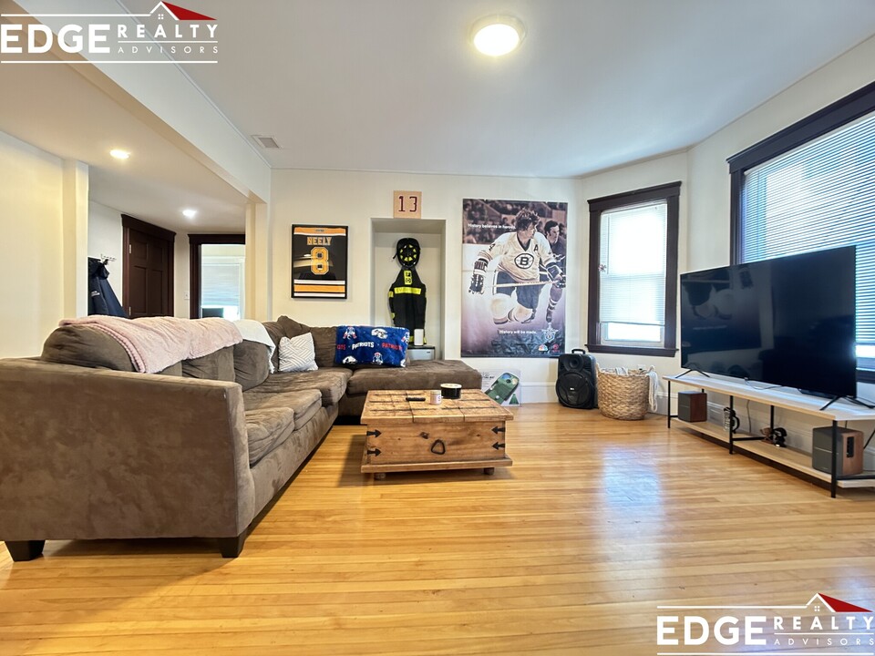 335 Faneuil St, Unit 2 in Boston, MA - Building Photo