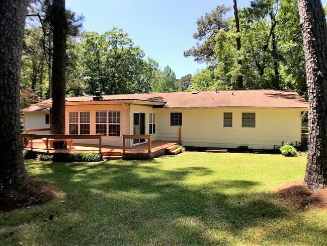 1110 Auburn Dr in Jackson, MS - Building Photo - Building Photo