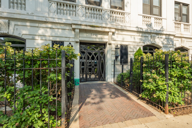 Mayfair Apartments in Chicago, IL - Foto de edificio - Building Photo