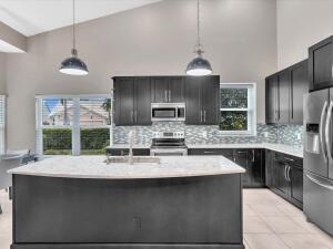 8253 Horseshoe Bay Rd in Boynton Beach, FL - Building Photo