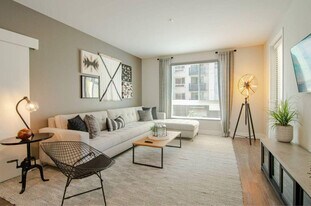 8725 Ariva Ct in San Diego, CA - Building Photo