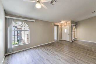 3637 Ian Thomas St in Las Vegas, NV - Foto de edificio - Building Photo