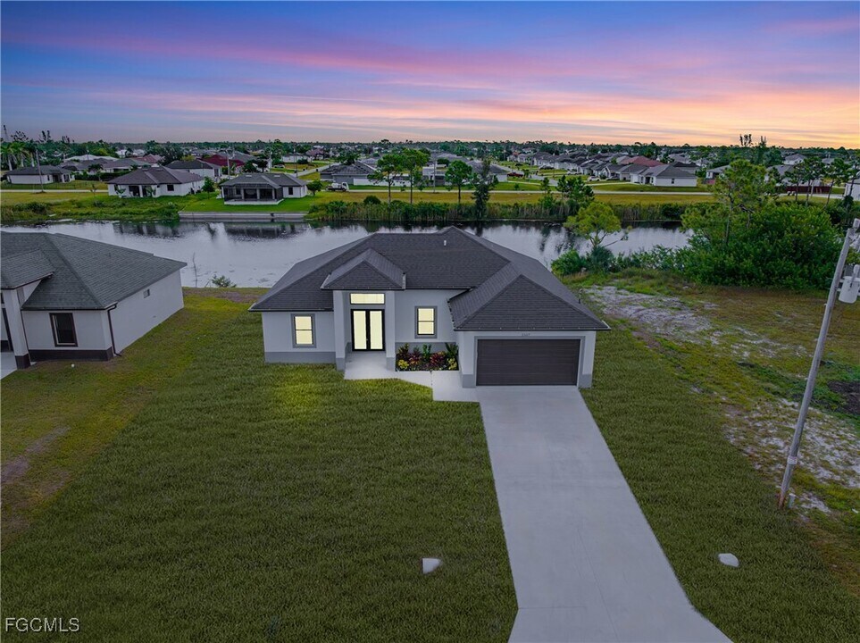 2507 NW 25th St in Cape Coral, FL - Building Photo