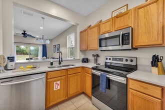557 Miramar Ave in Davenport, FL - Building Photo - Building Photo