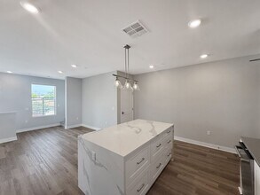 1021 S Cleveland St in Oceanside, CA - Foto de edificio - Building Photo