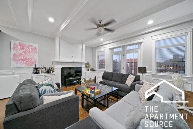 1324 W Grand Ave in Chicago, IL - Building Photo - Building Photo