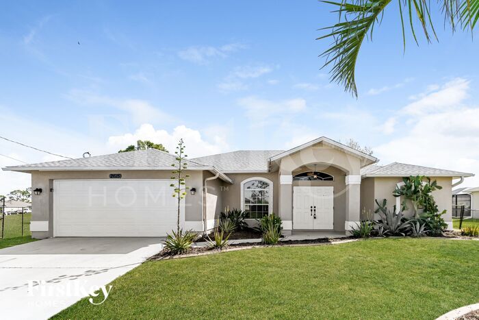 2615 NW 25th Ave in Cape Coral, FL - Building Photo