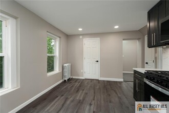 1625 Parker Rd in Highland Park, NJ - Building Photo - Building Photo