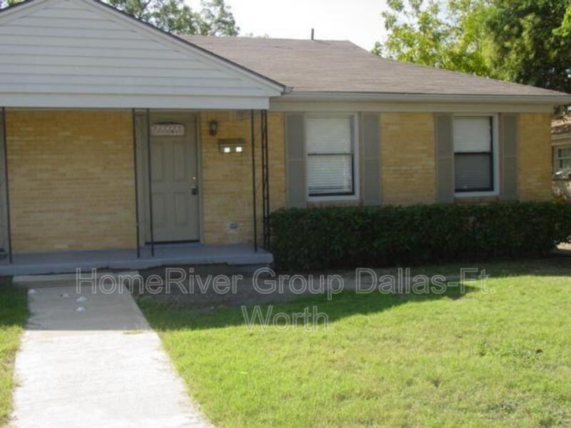 4926 W University Blvd in Dallas, TX - Building Photo