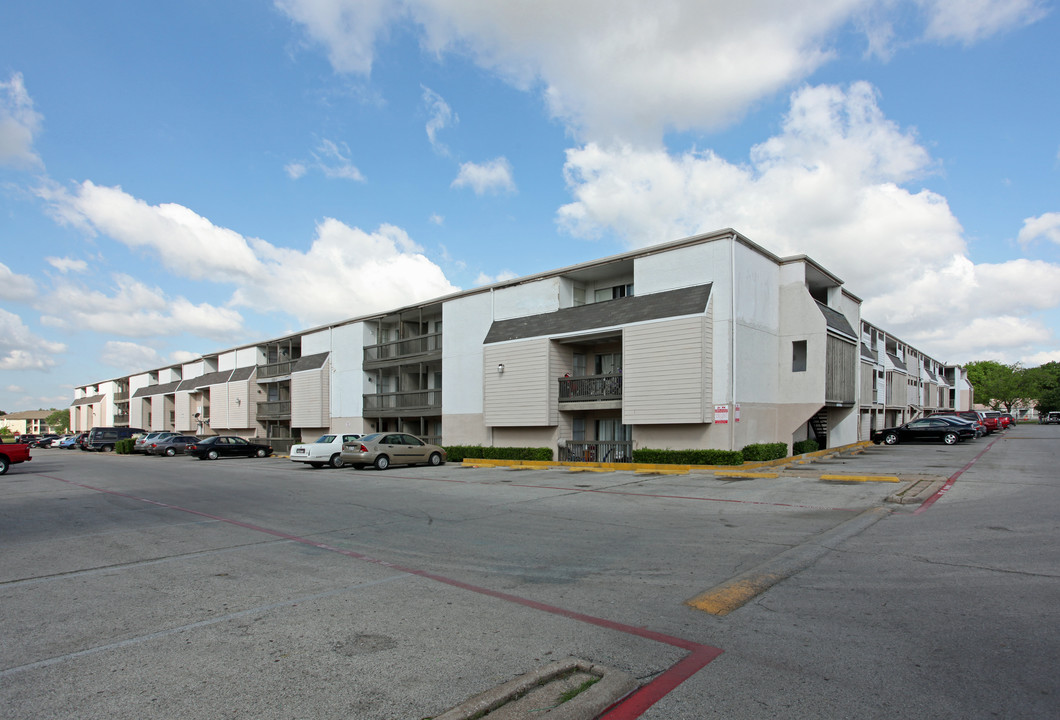 Harvey's Racquet Club Apartments in Dallas, TX - Foto de edificio