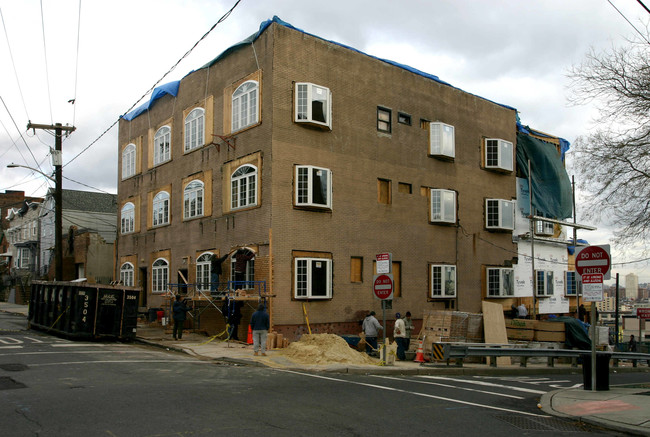 202 Ogden Ave in Jersey City, NJ - Building Photo - Building Photo