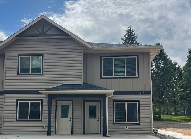 209 7th Ave in Chippewa Falls, WI - Building Photo - Building Photo