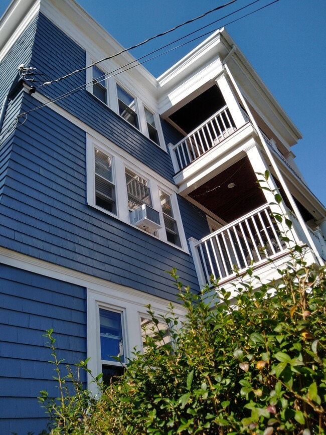 21 Saint Peter St, Unit 2 in Boston, MA - Foto de edificio - Building Photo