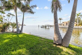 11 Brightwaters Cir NE in St. Petersburg, FL - Building Photo - Building Photo