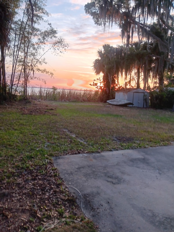 1120 Northshore Dr, Unit 1 in Eustis, FL - Foto de edificio - Building Photo