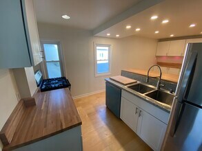 2547 N Oakland Ave, Unit 2547 in Milwaukee, WI - Foto de edificio - Building Photo